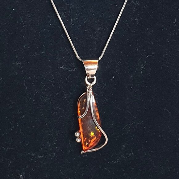 Vintage 925 Sterling Silver Genuine Honey Baltic Amber Pendant Necklace - Picture 8 of 11